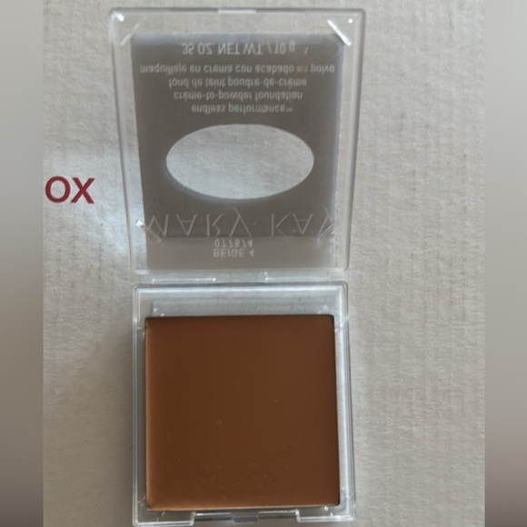 Mary Kay Endless Performance® Crème-to-Powder Foundation - Picture 2 of 4